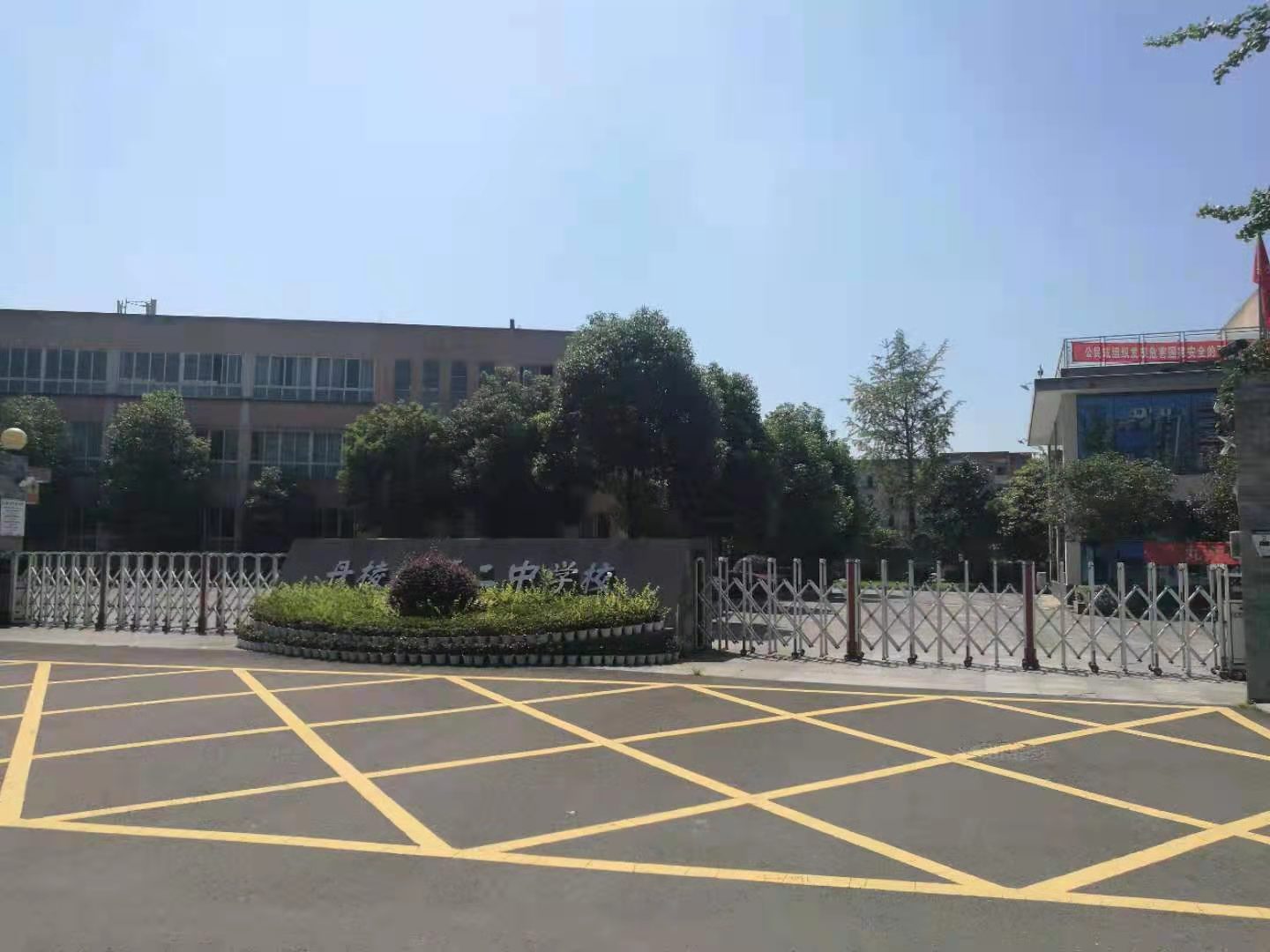 伸縮門、電動(dòng)門